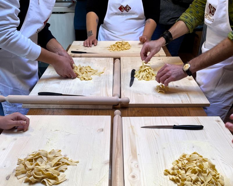 San Gimignano: "Hands in dough" Cooking Class with Lunch - Four wines with lunch