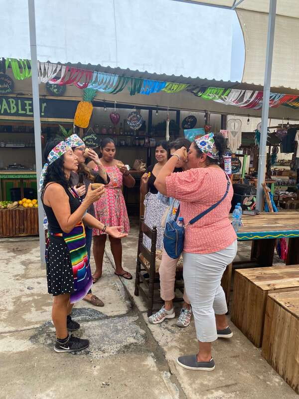 San José del Cabo:Cooking Class +Margaritas & Mezcal tasting - Oscar keeps the class social and easy to follow
