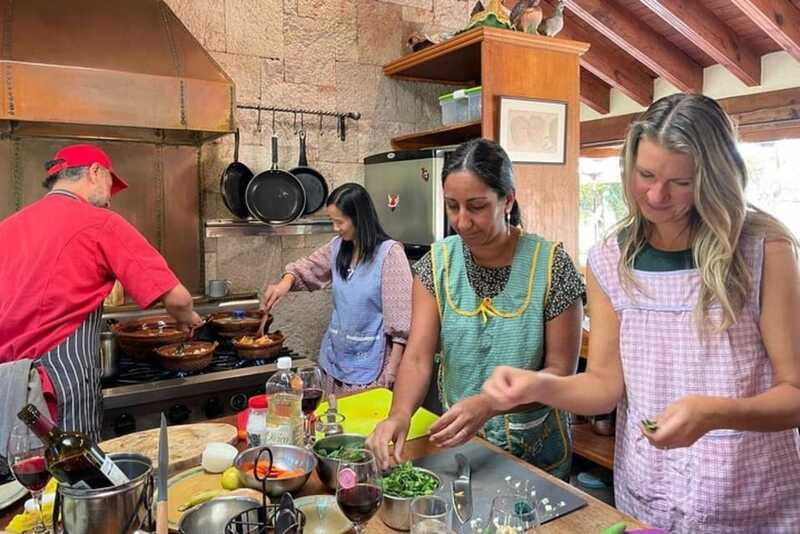 San Miguel de Allende: Mexican Cooking Class | Mole & Salsas - Ancestral Mexican rice and a complete dinner