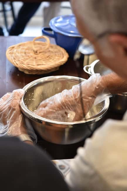 Sathon: Hands-on Thai Cooking Class & Market Tour in Bangkok - Group atmosphere and teaching style