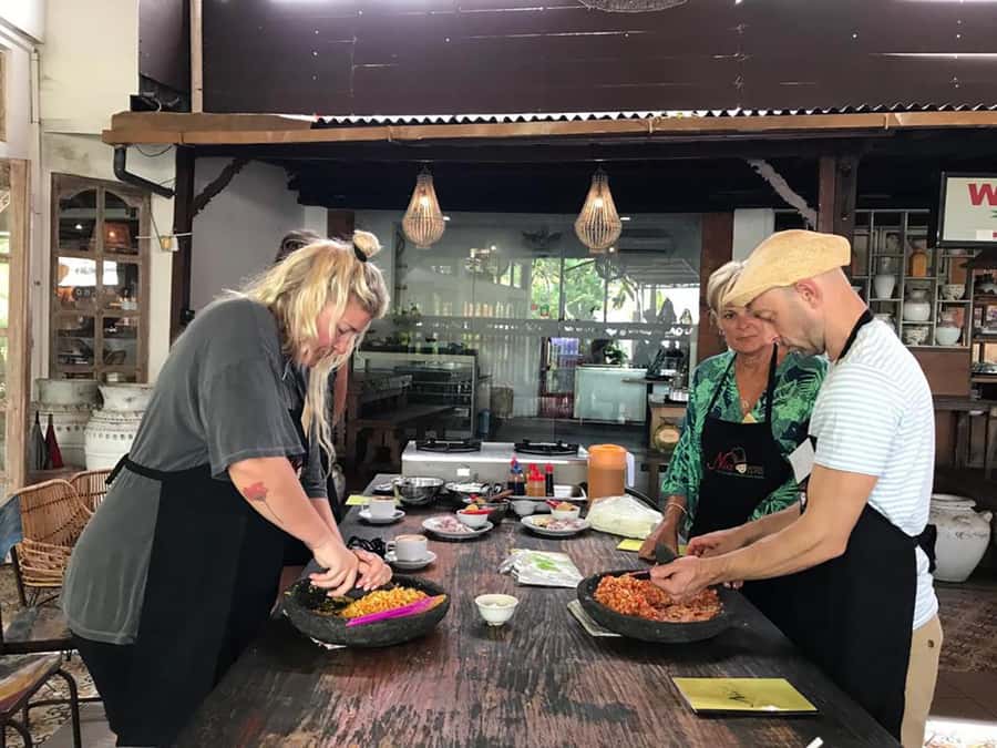 Seminyak: Balinese Cooking Class & Market Tour - Starting at Warung Nia in Seminyak