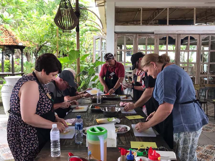 Seminyak: Balinese Cooking Class & Market Tour - The Chefs Make the Class Easy to Join