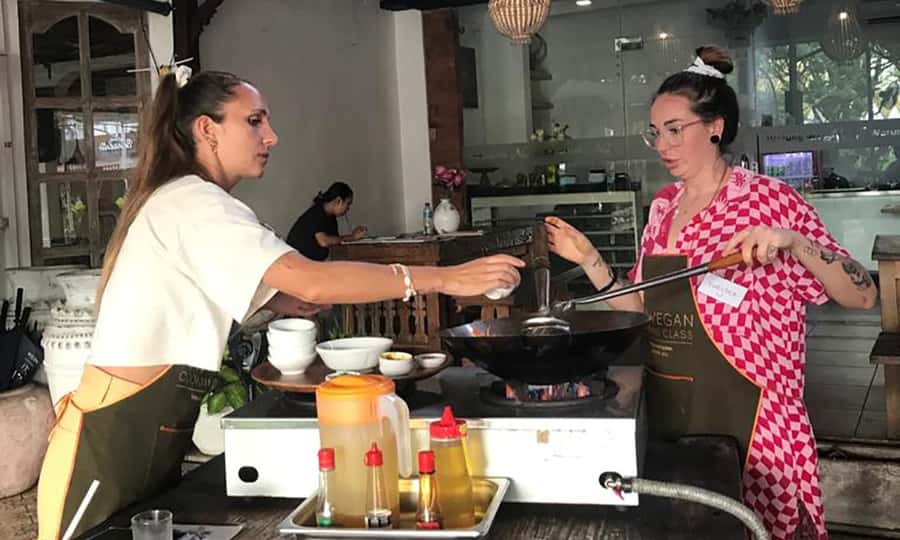 Seminyak: Vegetarian Cooking Class - Eating the food you prepare