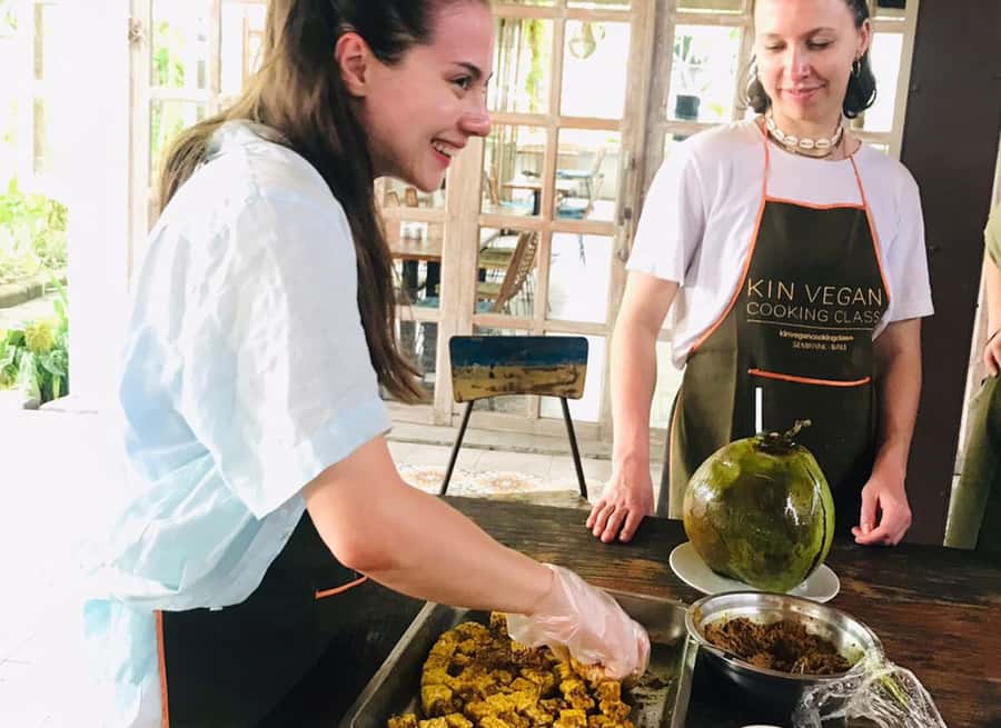 Seminyak: Vegetarian Cooking Class - Learning what goes into Balinese vegetarian food