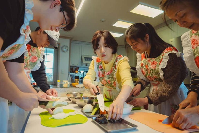 Seoul: Authentic Korean Cooking Class and Market Tour - Traditional dessert and tea in an embroidered room