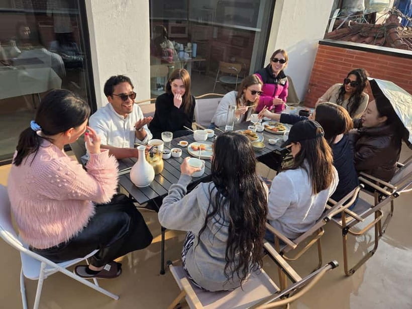Seoul: Cooking Class and Tour with Michelin-Trained Chef - The commemorative photo and the pace of the class