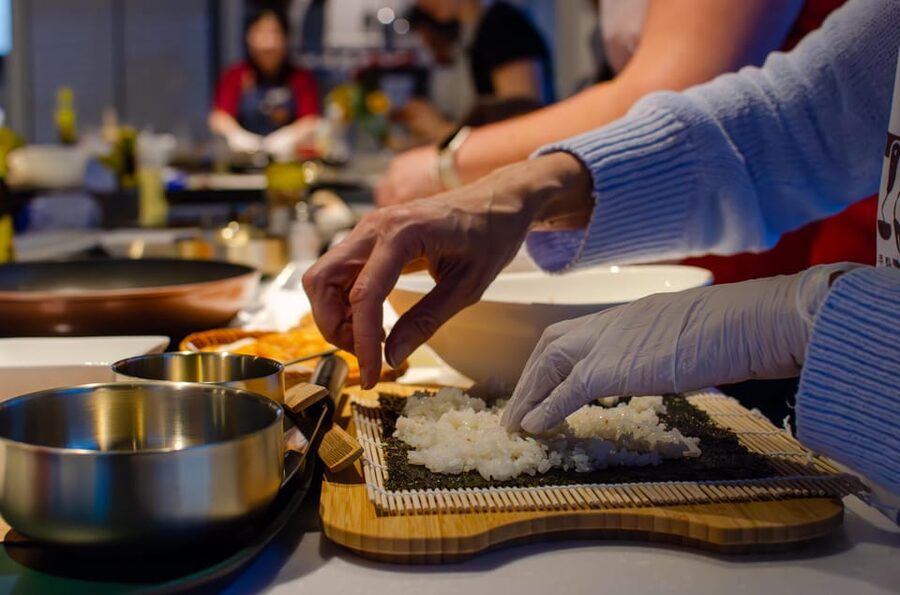 Seoul: Korean Cooking at Seoul Cooking Club! - A full Korean menu in 150 minutes