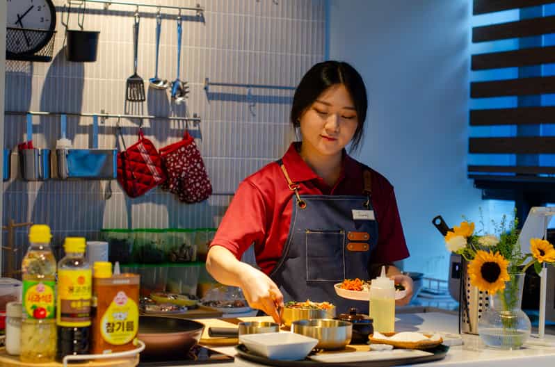 Seoul: Korean Cooking at Seoul Cooking Club! - A clean studio near Jonggak Station