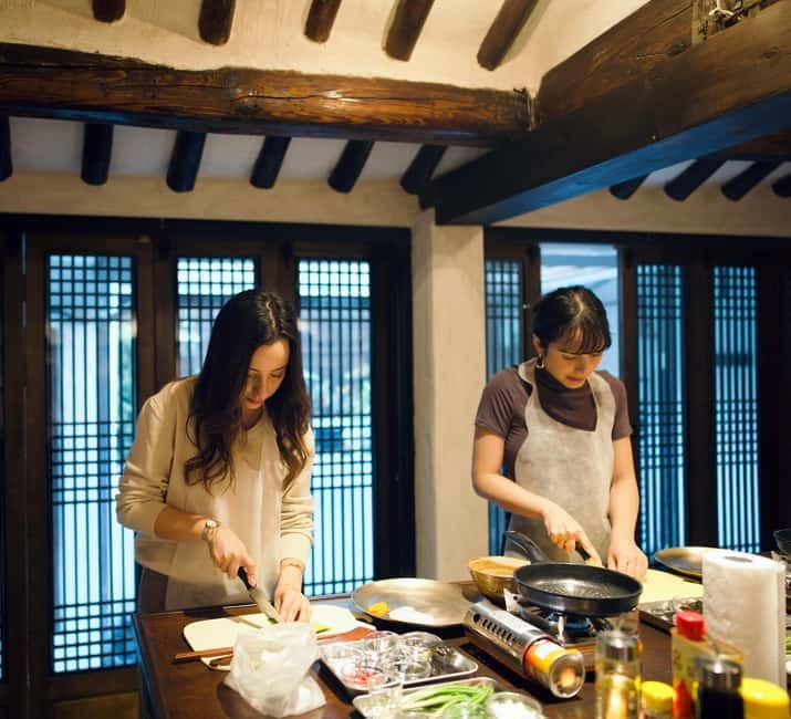 Seoul: Royal Seoul Cooking Class in a 100-Year-Old Hanok - Chef Park’s teaching style