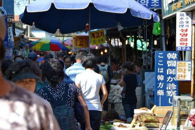 Seoul: Temple Vegan Cooking Class & Oriental Medicine Tour - A Buddhist monk puts temple food on your plate