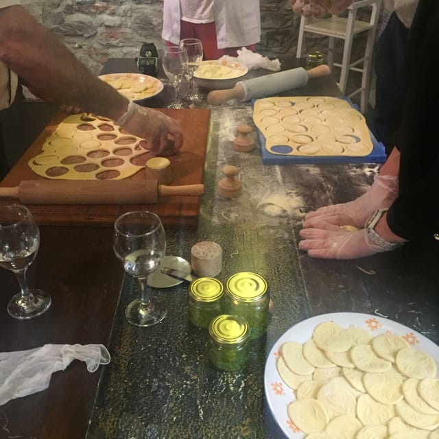 Sestri Levante: Pesto & Cooking Classes, Wine Tasting - Rolling focaccia and baking bread