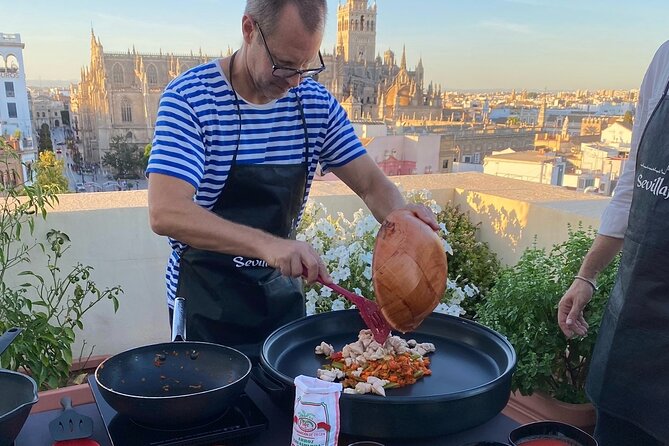 Sevilla: Rooftop Paella Cooking Class & 30-minute expert Q&A - The 30-minute Seville Q&A from the roof