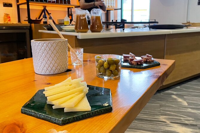 Seville: Paella Showcooking Experience - Sangria, wine, and the pace of the evening