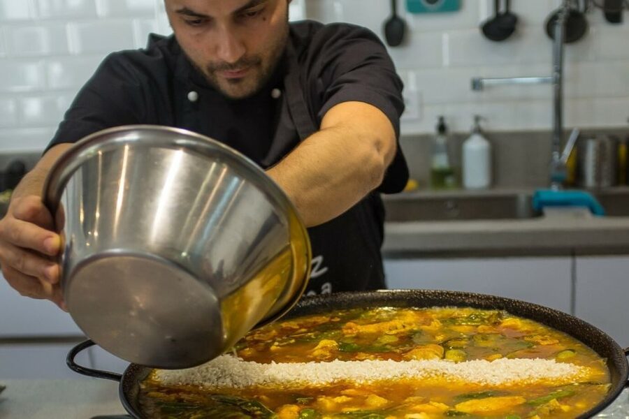 Seville: Spanish Cooking Class with Dinner - Gazpacho or salmorejo, the cool opening course