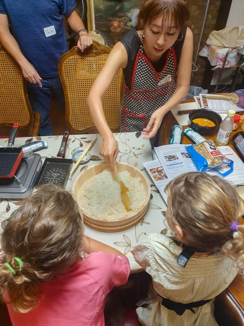 Shinjuku Tokyo: Authentic Japanese Home-Style Culinary Class - Cooking Japanese food in a Shinjuku kitchen