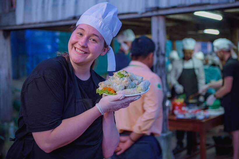 Siem Reap: Guided Day Trip to Local Village & Cooking Class - A welcome at a Khmer traditional house