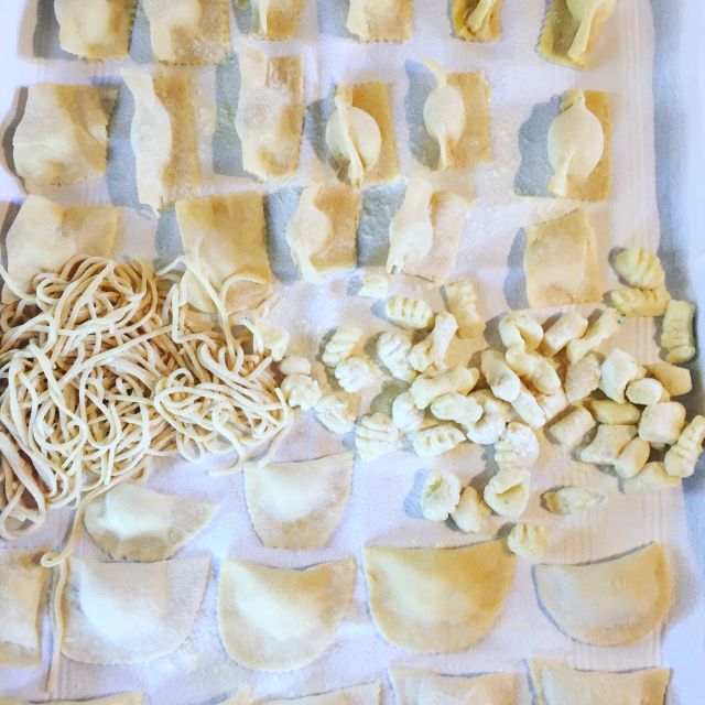 Siena: Organic Cooking Class & Tastings - Wine and olive oil with a professional sommelier