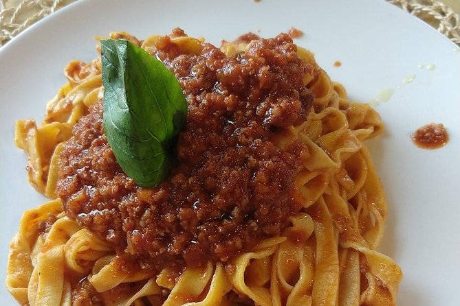Siena: Small group Cooking Class in Chianti Farmhouse - Cooking in a Chianti farmhouse instead of a city studio