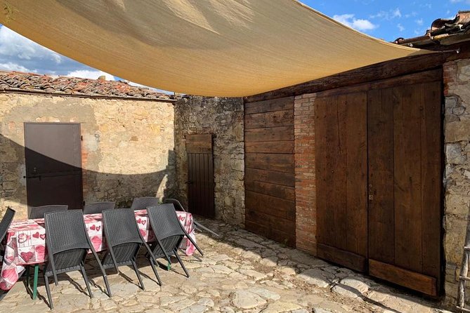 Siena: Small group Cooking Class in Chianti Farmhouse - The meal, wine, and farmhouse mood
