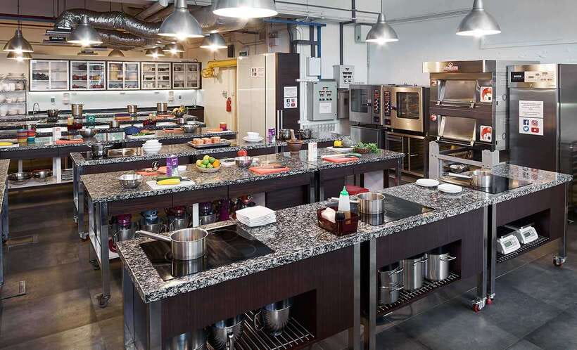 Singaporean Cooking Class With A Professional Chef - The chefs and the private setting