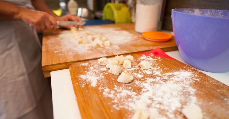 Siracusa: Pasta & Tiramisu Cooking Class at a Local's Home - Rolling sfoglia by hand in a Siracusa home