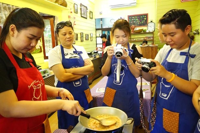 Sompong Thai Cooking School: Hands-On Culinary Experience - Who should choose the morning class