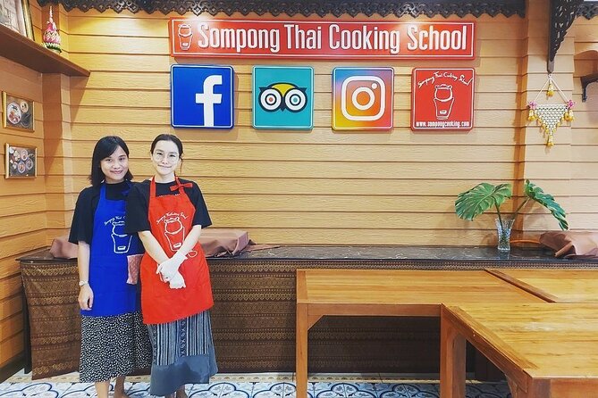 Sompong Thai Cooking School in Bangkok - Four dishes, then lunch at your table
