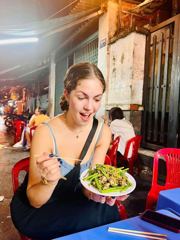 Street Food Walking Tour with a Cooking Instructor - Why the no-menu format works for different eaters