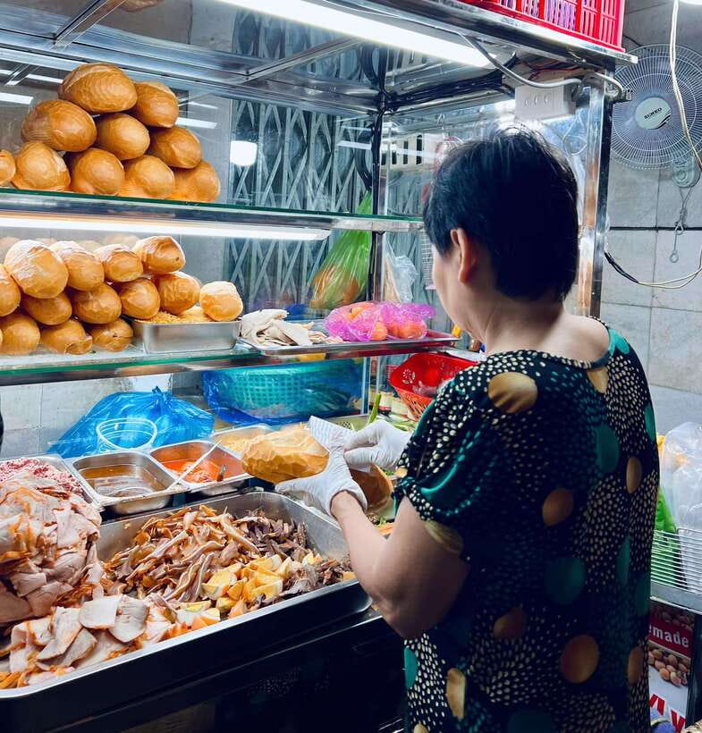 Street Food Walking Tour with a Cooking Instructor - Who should book this evening walk?