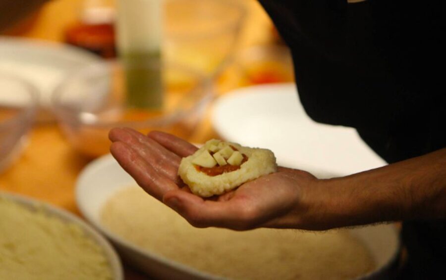 Syracuse: Sicilian Street Food Hands-On Cooking Class - Preparing cannoli and the sweet course