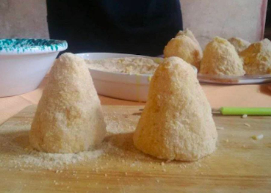 Syracuse: Sicilian Street Food Hands-On Cooking Class - Eating what you make with Sicilian wine