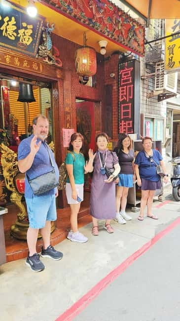 Taipei: Cooking Class & Market Adventure Historic Dadaocheng - Lunch, drinks, and the useful extras