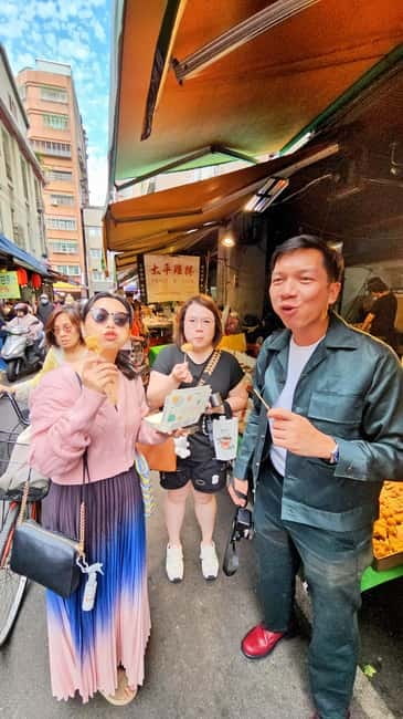Taipei: Cooking Class & Market Adventure Historic Dadaocheng - Walking through Dadaocheng before the cooking begins