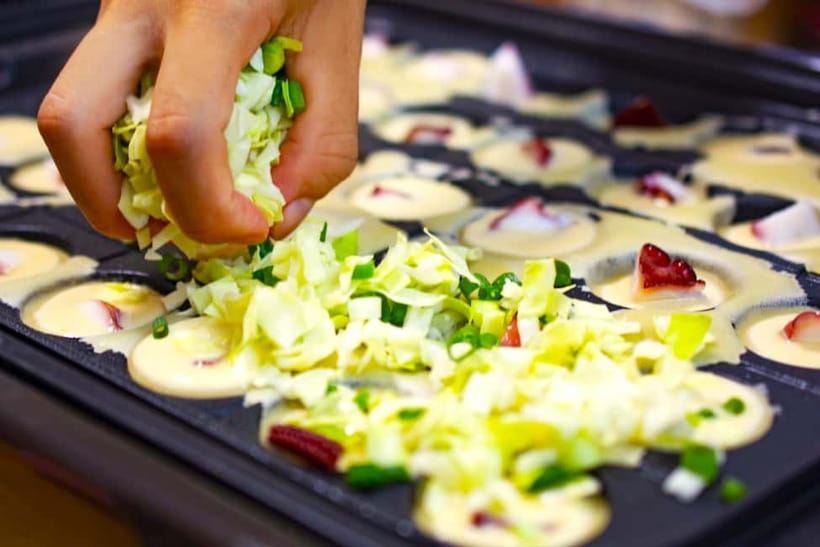 Takoyaki cooking experience in Kabukicho, Shinjuku - What you actually do during the one-hour class