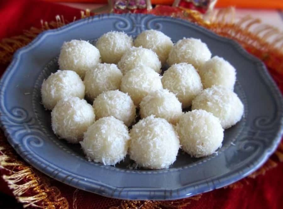 Talk & Enjoy with Delhi locals at their home while Cooking - Masala chai, dessert, and time at the table