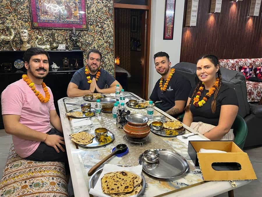 Talk & Enjoy with Delhi locals at their home while Cooking - Who will enjoy this Delhi experience most