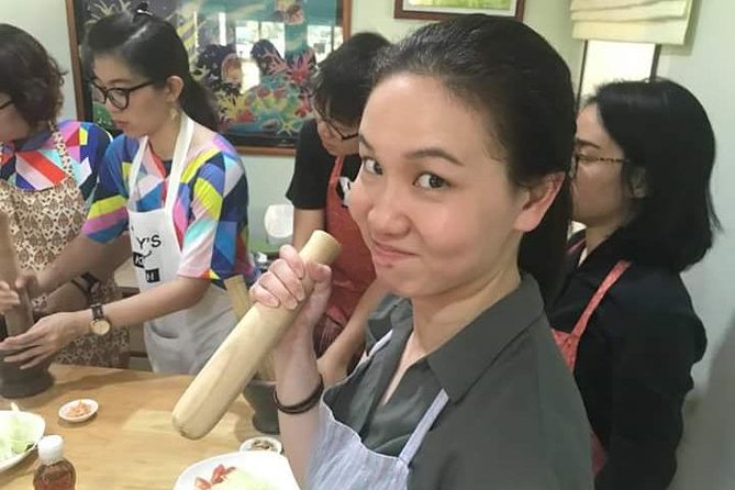 Thai Cooking Class - Making Curry Paste From Scratch