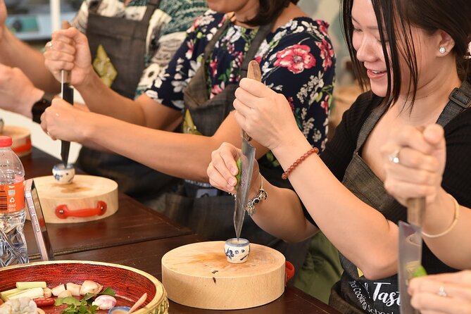 Thai Cooking Class with Market Tour in Sathon Bangkok - Getting to House of Taste in Sathon