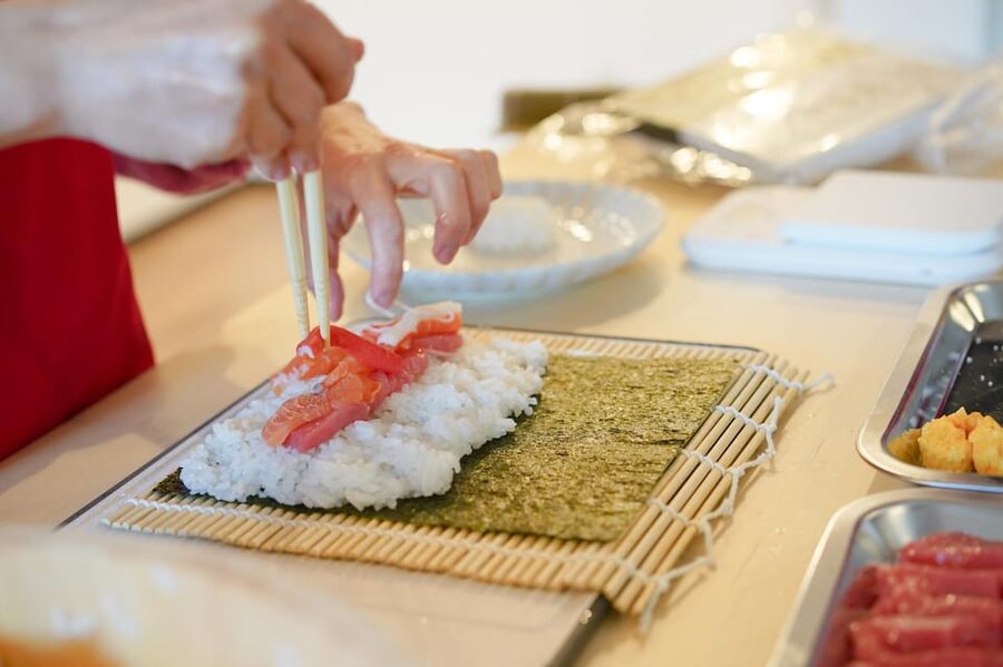 Tokyo: Sushi Cooking Class with Sake Tasting - Lunch pairs the food with four kinds of sake