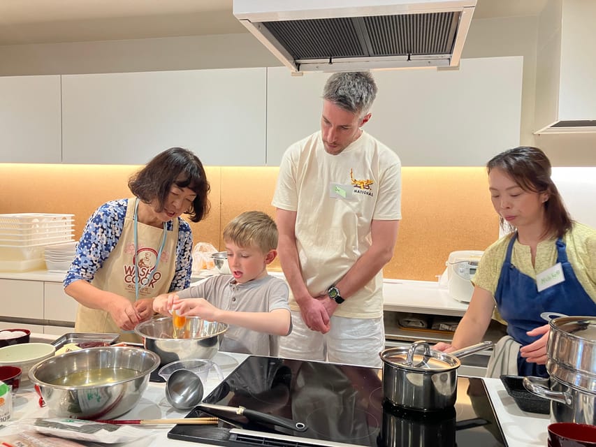 Tokyo: Sushi roll and side dish cooking experience - What you should know before reserving
