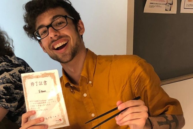 Tokyo Tsukiji Fish Market Tour and Sushi Making Lesson - How This Tour Handles Language and Food Questions