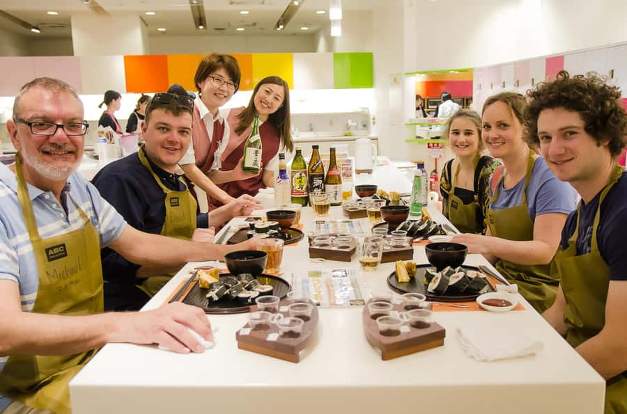 Tokyo: Tsukiji Market Walking Tour & Sushi Cooking Class - Small Group Benefits and Practical Limits