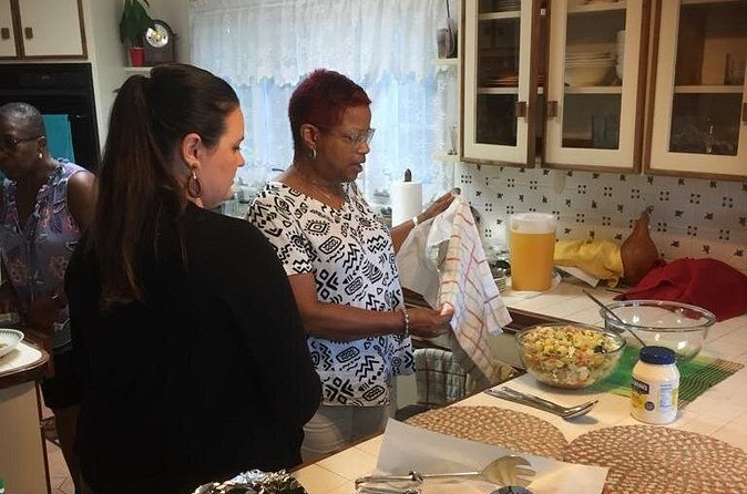 Traditional Bermuda Breakfast Cooking Class With A Local - The short ride from Hamilton