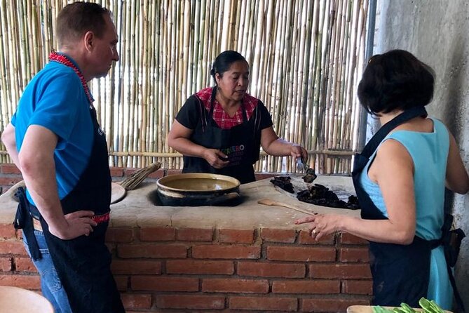 Traditional Cooking Class with Minerva Lopez - A market morning at Mercado de Abastos