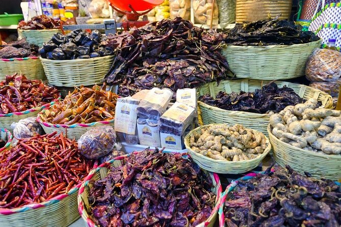 Traditional Cooking Class with Minerva Lopez - English translation and the family welcome