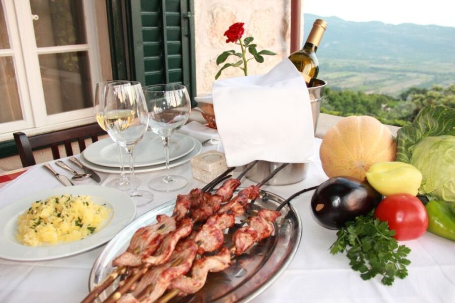 Traditional Dalmatian Cooking Class from Dubrovnik - Leaving Dubrovnik for a family kitchen