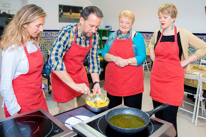 Traditional Paella & Tortilla & Sangria - What happens during the two hours