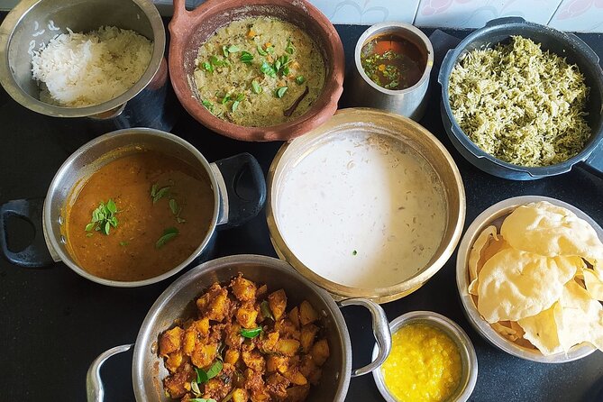 Traditional Vegetarian Cooking Class in Chennai with Gayathri - Cooking with kal chatti, eeya chombu, and mann chatti