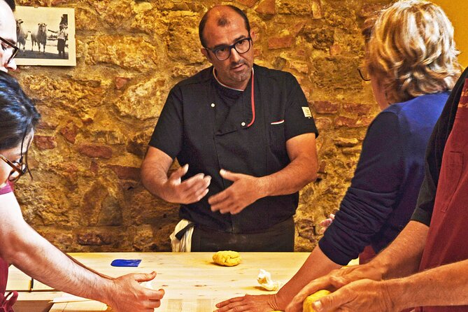 Tuscan Cooking Class -Traditional Pasta Menu - Making pici by hand