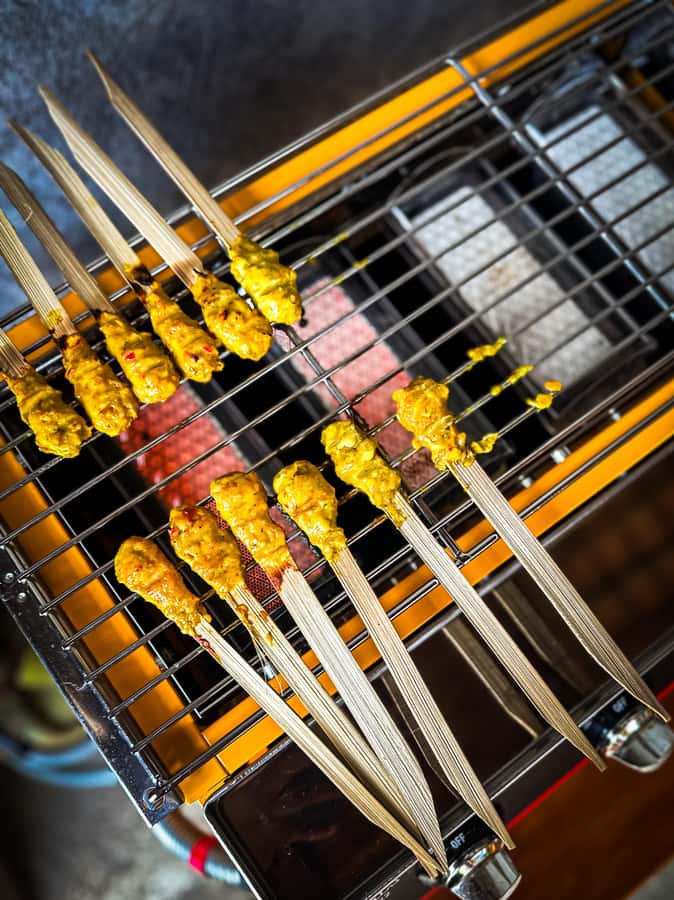 Ubud: Authentic Traditional Balinese Village Cooking Class - Learning to eat a Balinese meal locally